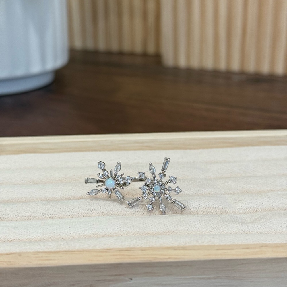 Hespera Silver Starburst adjustable ring with real opal and white topaz - Picture 1 of 2